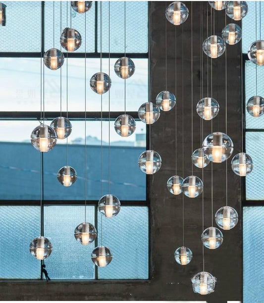 新しい流星シャワークリスタルガラスボールペンダントランプシンプルな照明パーソナリティクリエイティブ階段ランプLEDライト